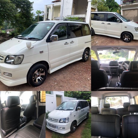 Toyota Noah KR42 2000